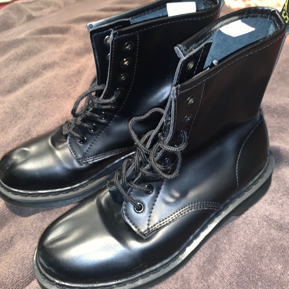 Women boots size 8.5